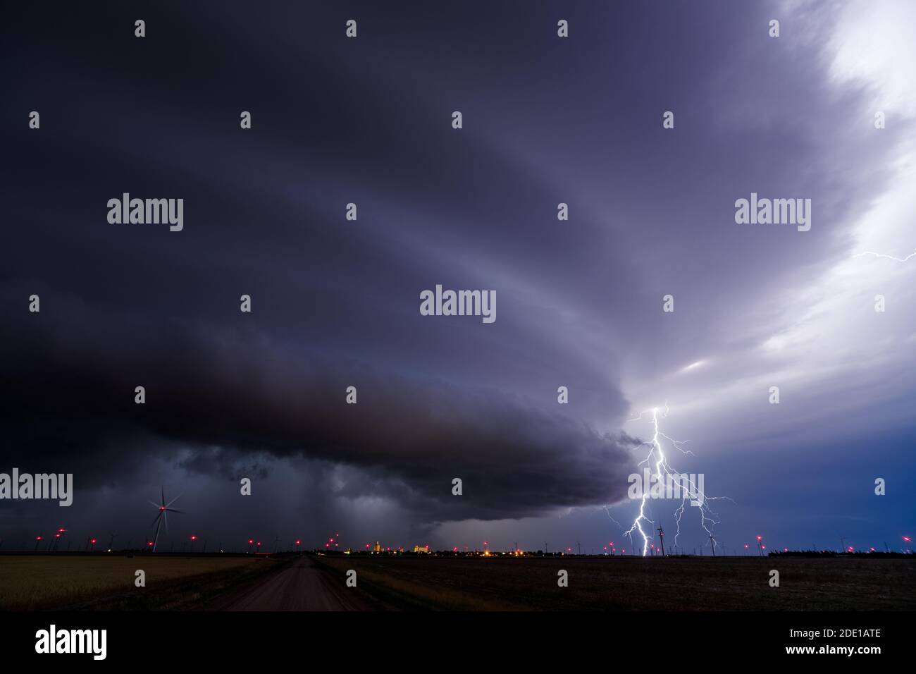 Supercell storm with lightning and severe weather over Spearville, Kansas Stock Photo