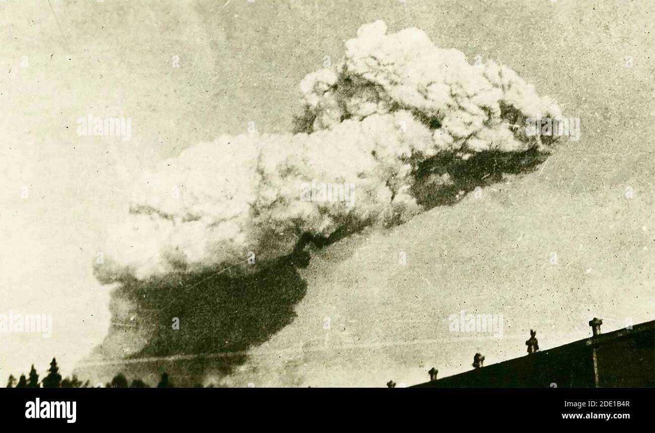 Smoke cloud from the Halifax Explosion, probably taken off McNabs Island - 6 December 1917 Stock Photo