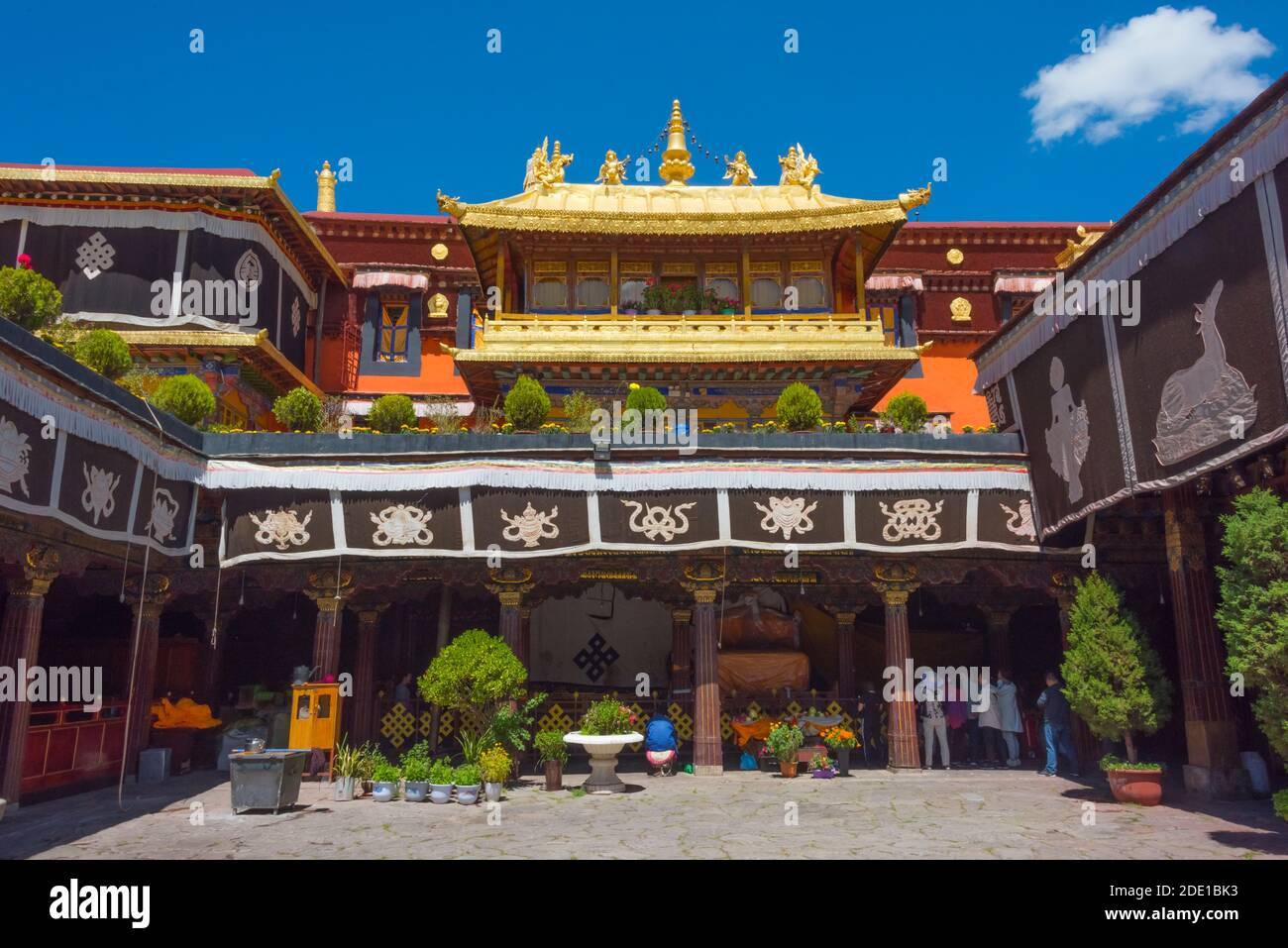 Jokhang Temple, part of the 'Historic Ensemble of the Potala Palace and a UNESCO World Heritage site, Lhasa, Tibet, China Stock Photo