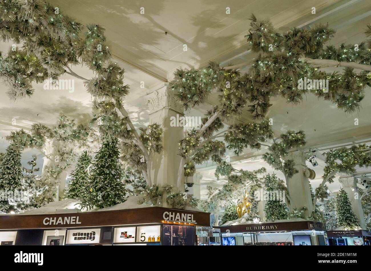 Huge Department Store Christmas Decoration. White Bright Lights and  Garlands. Luxury Retail Kiosks. Manhattan, New York City, USA Stock Photo -  Alamy