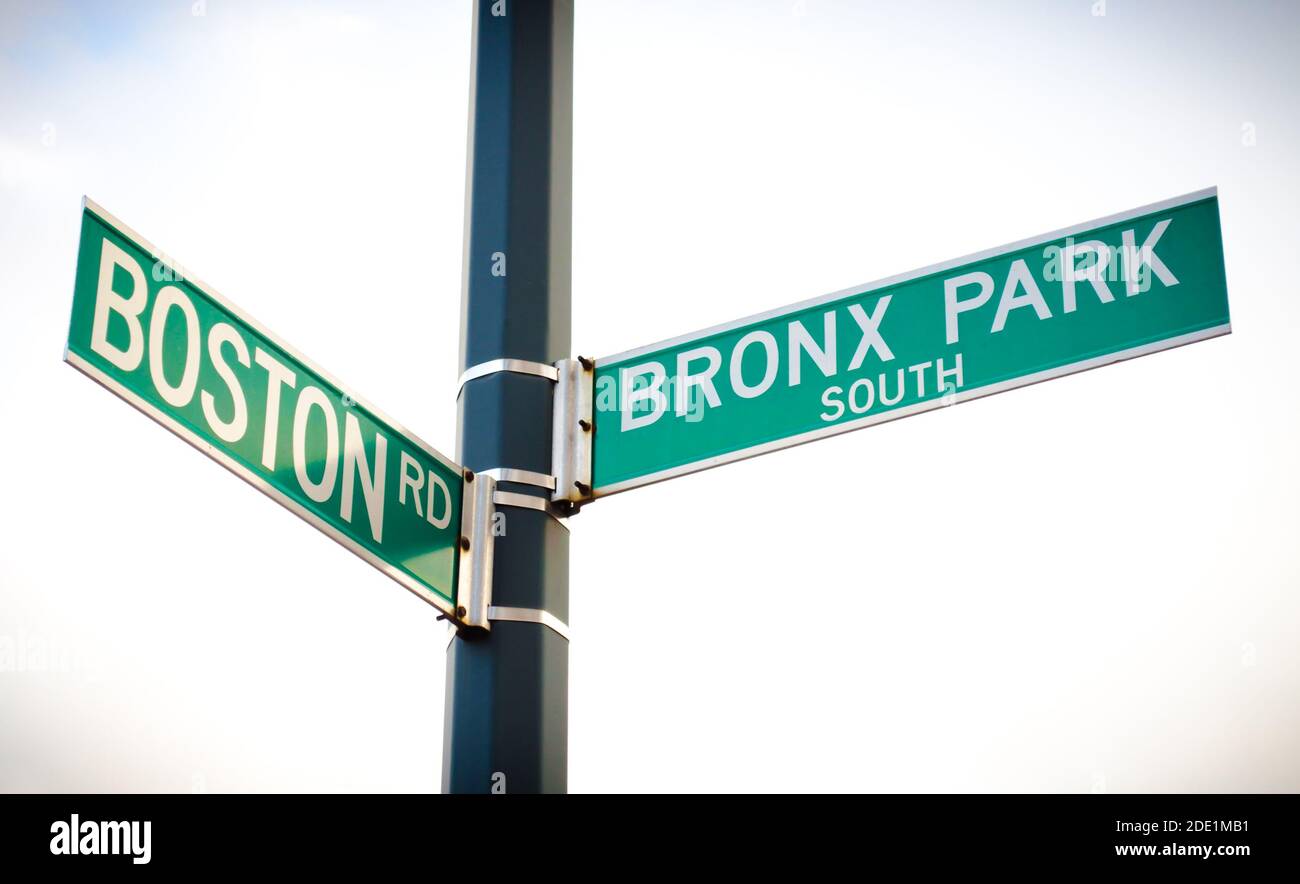 New York City Green Street Signs. Boston Road and Bronx Park South