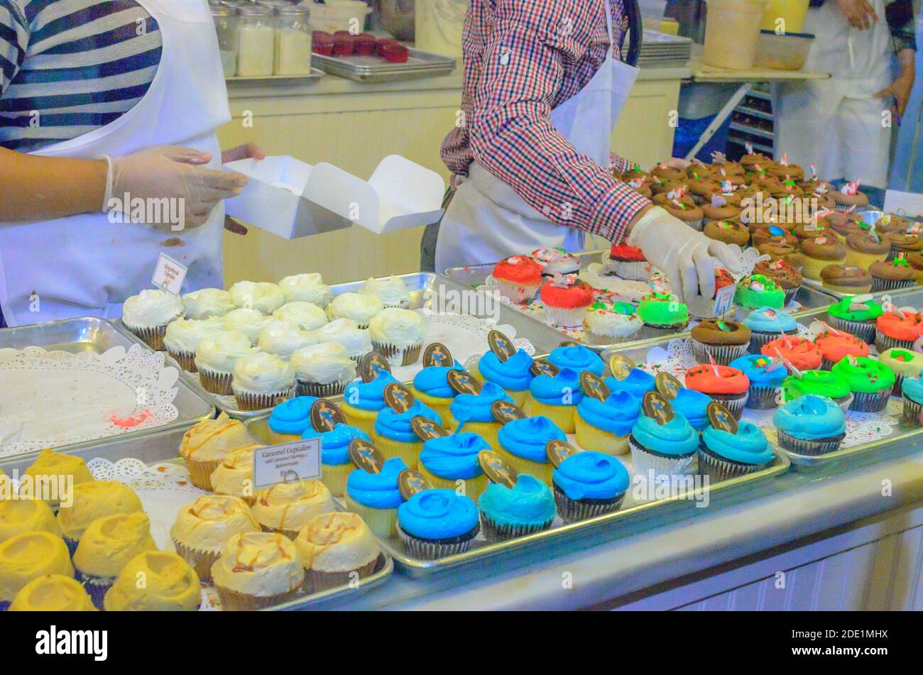Famous Bakery in Manhattan Displaying Classic American Cupcakes for Every Taste. Vintage decor and warm atmosphere. New York City, USA Stock Photo