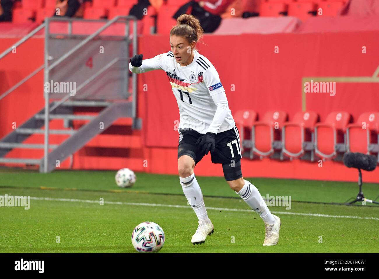 Felicitas RAUCH (GER), action, individual action, single image, cut out, whole body shot, whole figure football Laenderspiel women, EM qualification, Germany (GER) - Greece (GRE) 6-0 on November 27th, 2020 in Ingolstadt AUDI SPORTPARK/Germany. | usage worldwide Stock Photo