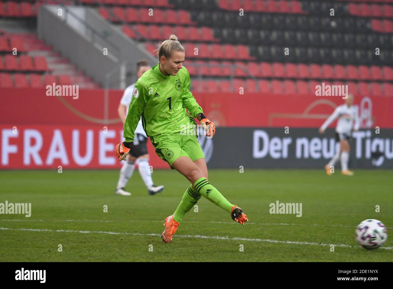 Merle Fromms Merle FROHMS, goalfrau (GER), action, single action, single image, cut ...
