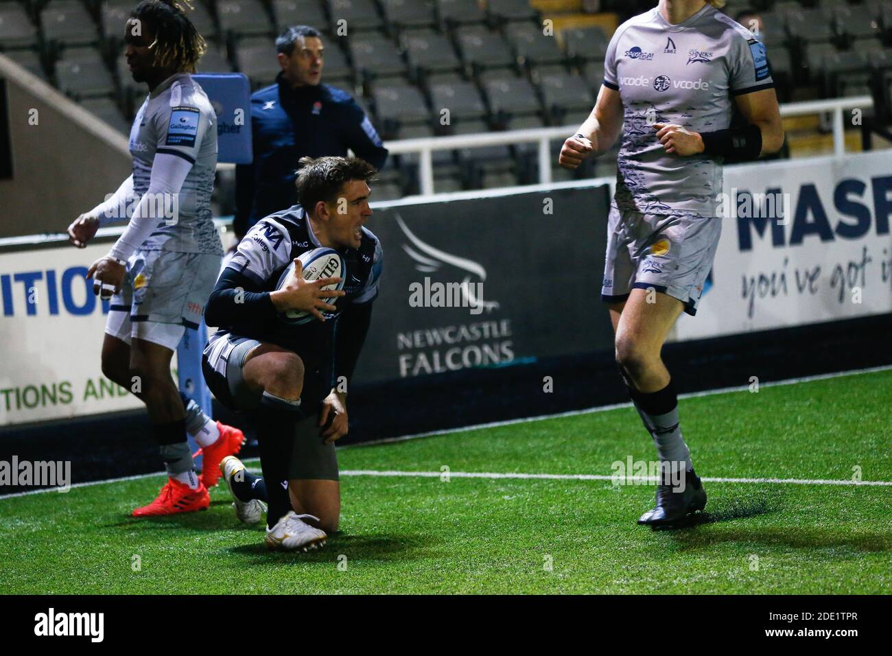 NEWCASTLE UPON TYNE, ENGLAND NOVEMBER 27TH    Toby Flood of Newcastle Falcons celebrates his match-winning try in the dying minutes during the Gallagher Premiership match between Newcastle Falcons and Sale Sharks at Kingston Park, Newcastle on Friday 27th November 2020. (Credit: Chris Lishman | MI News) Stock Photo