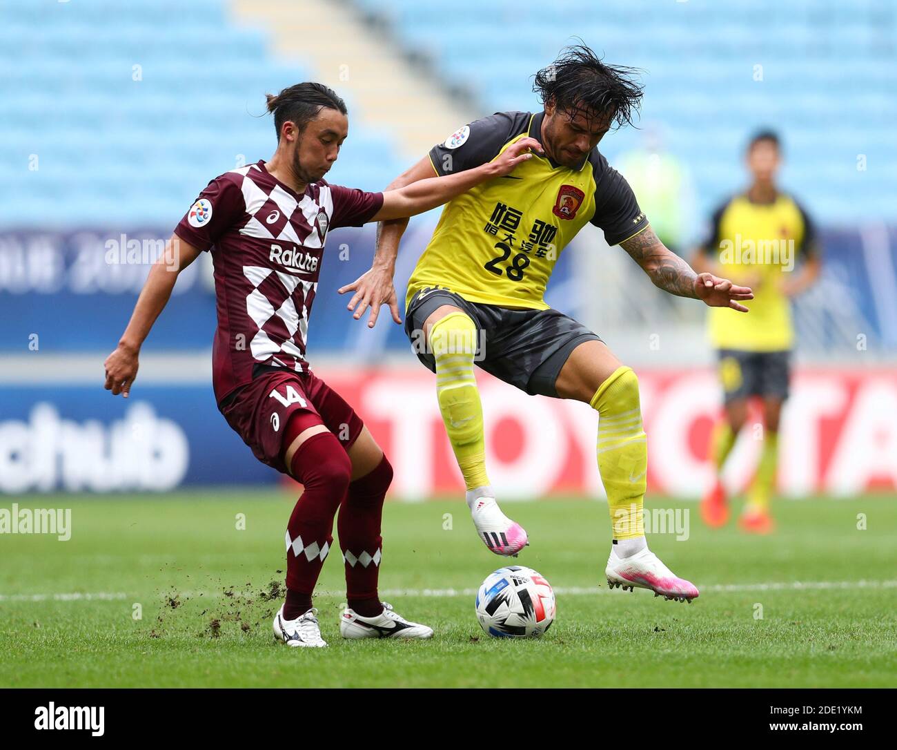 Soccer Football Afc Champions League Group G Vissel Kobe V Guangzhou Evergrande Al Janoub Stadium Al Wakrah Qatar November 28 Guangzhou Evergrande S Gao Late In Action