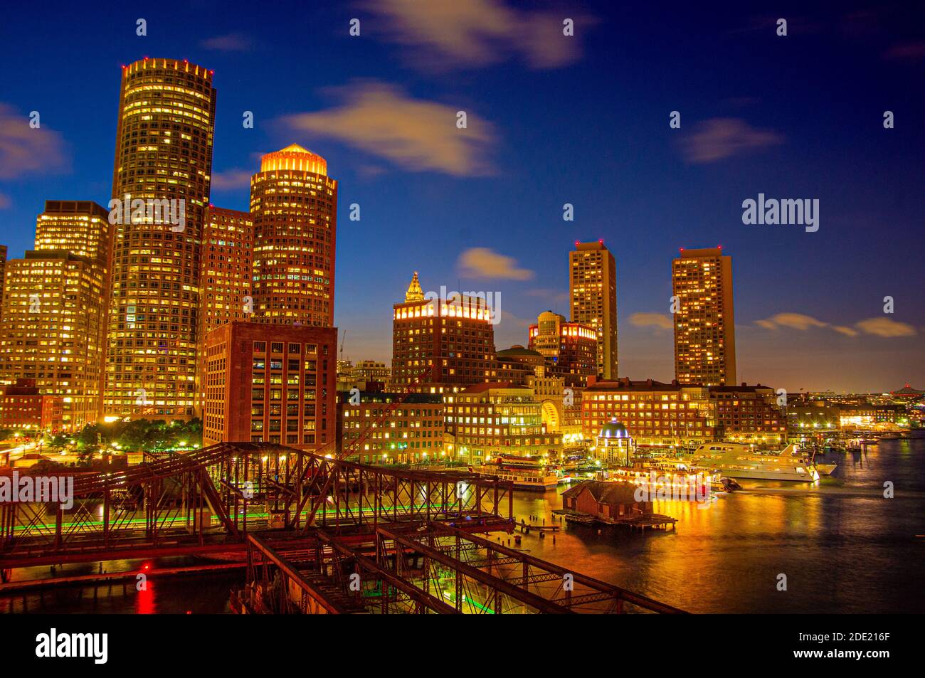 High rise building tourism bridges hi-res stock photography and images ...