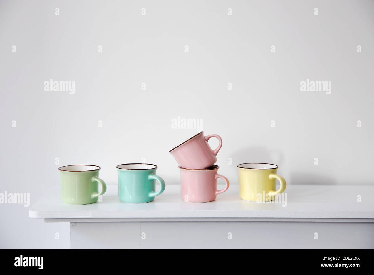 Porcelain console table hi-res stock photography and images - Alamy