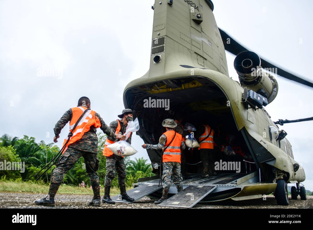 Guatemalan Armed Forces unload humanitarian aid from a U.S. Army CH-47 Chinook helicopter November 26, 2020 in Rubelsanto, Guatemala. Hurricane Iota swept through Central America destroying large sections of the coast and flooding roads. Stock Photo