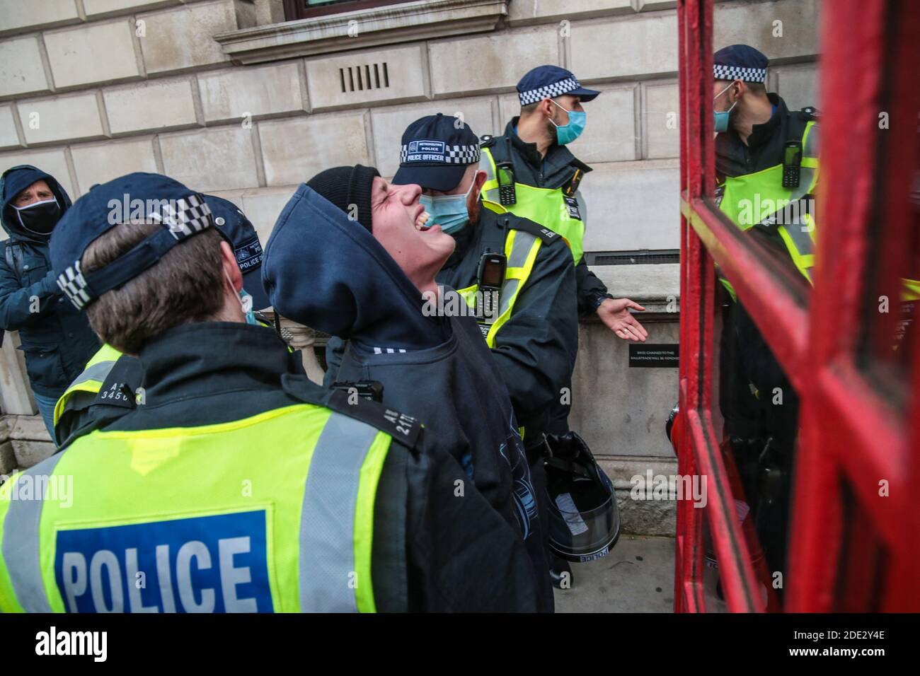 London UK 28 November 2020 Anti Lockdown protesters clashed with police in Central London today, more than 100 arrest were made for breaching anti lockdown and gathering Covid 19 regulations. Paul Quezada-Neiman/Alamy Live News Stock Photo