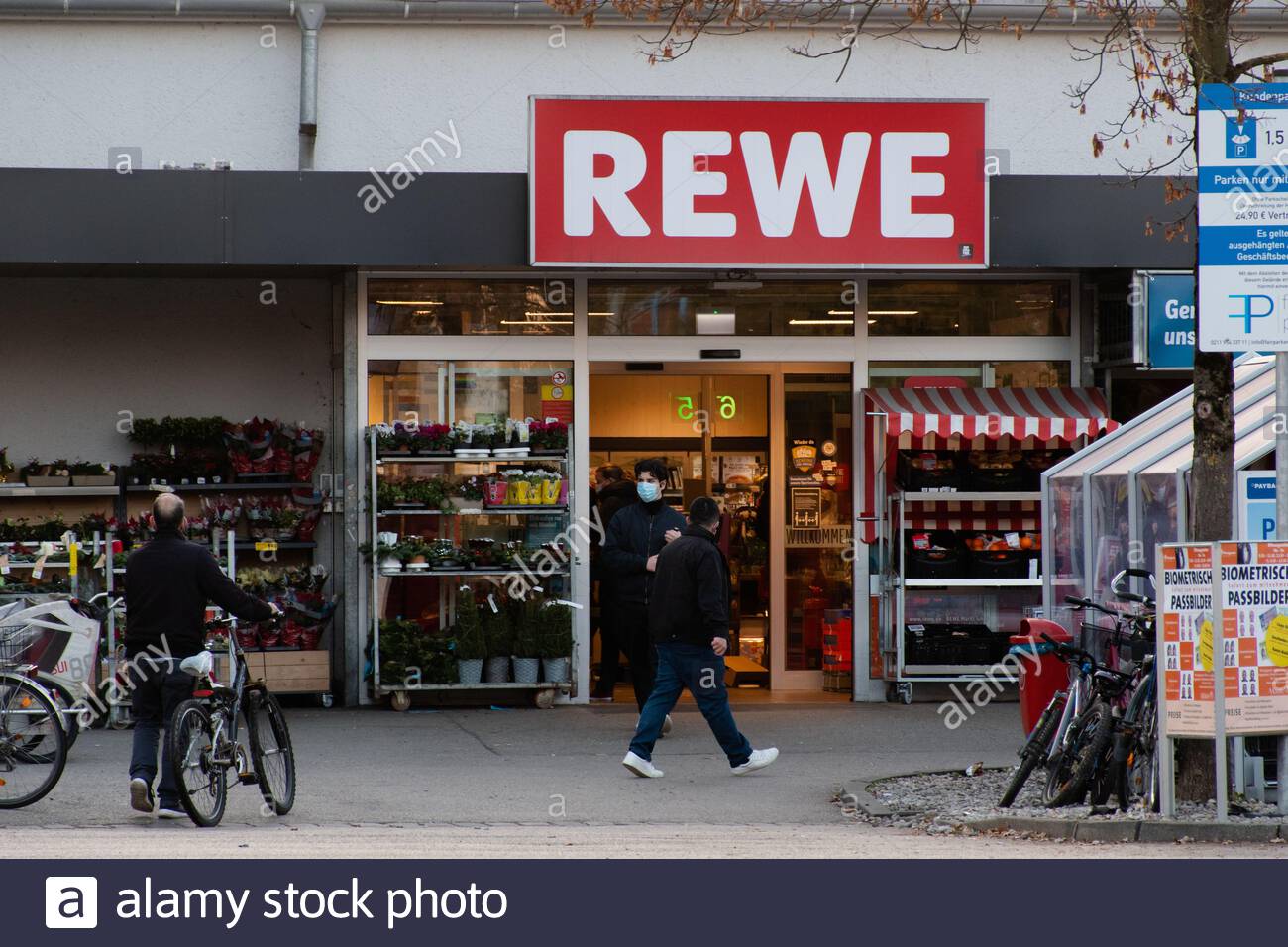 Rewe Supermarket High Resolution Stock Photography And Images Alamy