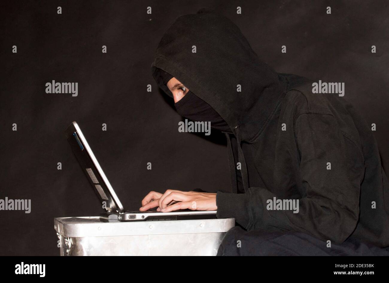 Engineering data signal cyber hi-res stock photography and images - Alamy