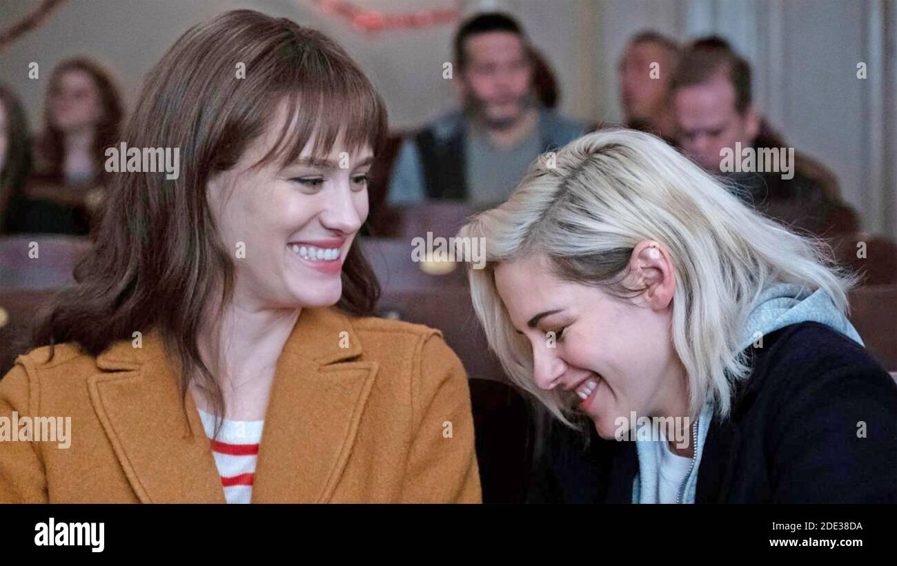 HAPPIEST SEASON 2020 Sony Pictures Releasing film with Mackenzie Davis at left and Kristen Stewart Stock Photo