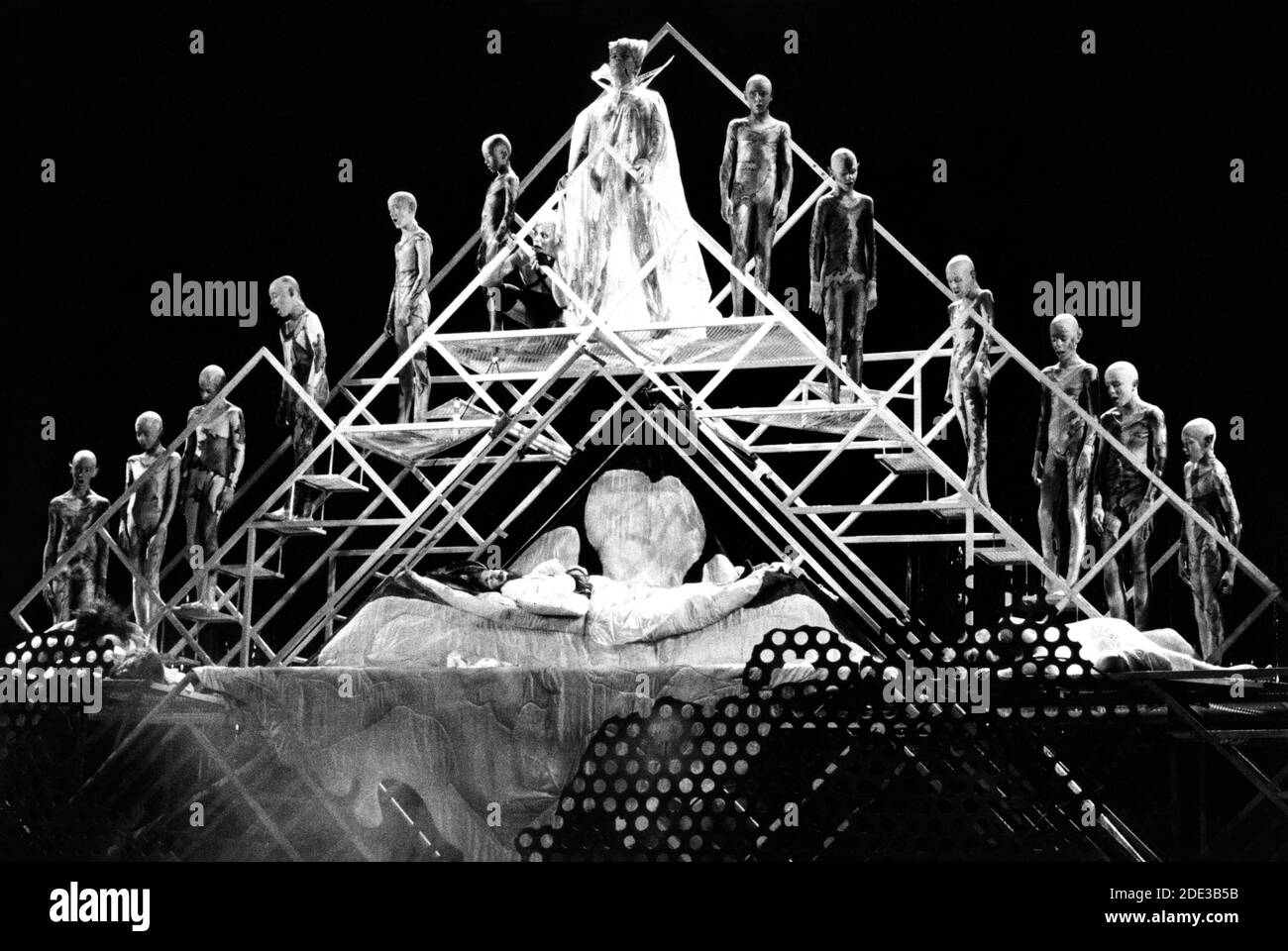 top: James Bowman (Oberon)  below, in bower: Stafford Dean (Bottom), Lillian Watson (Tytania)  with fairies in A MIDSUMMER NIGHT'S DREAM by Benjamin Britten after Shakespeare at the The Royal Opera, Covent Garden, London WC2  17/06/1986  music: Benjamin Britten  libretto: Benjamin Britten & Peter Pears, conductor: Roderick Brydon  design: Robin Don  lighting: John B. Read  choreographer: Terry Etheridge  director: Christopher RenshawBW-281-20 Stock Photo