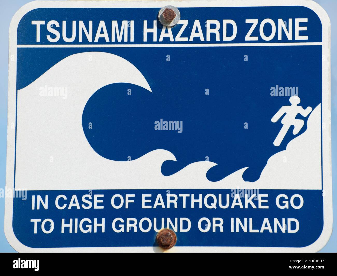 What is a warning sign of a tsunami