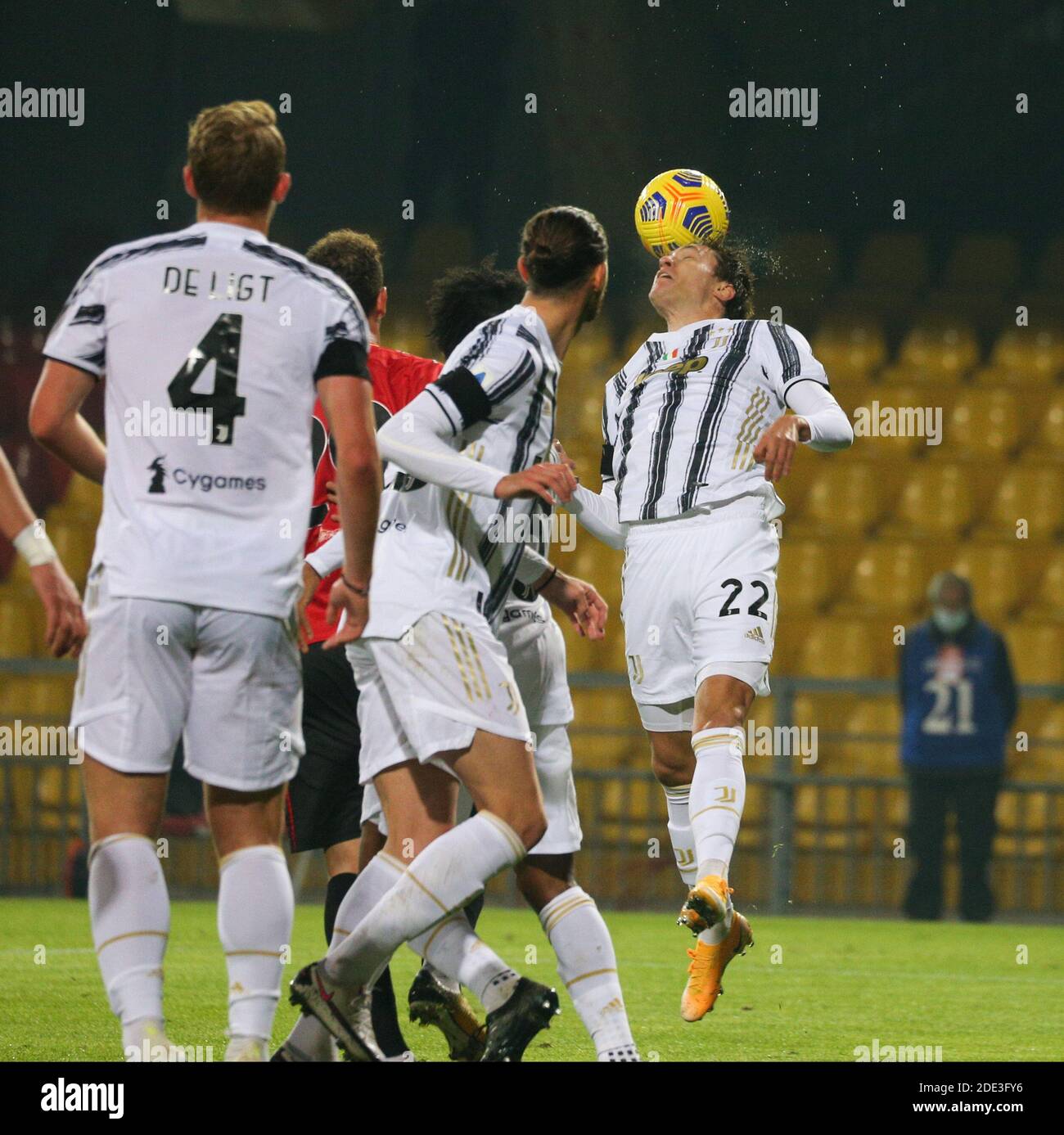 Benevento Campania Italy 28th Nov 2020 Federico Chiesa Della Juventus Fights With Gianluca Lapadula Del Benevento To Keep The Head Ball During The Italian Serie A Football Match Fc Benevento Vs Fc Juventus