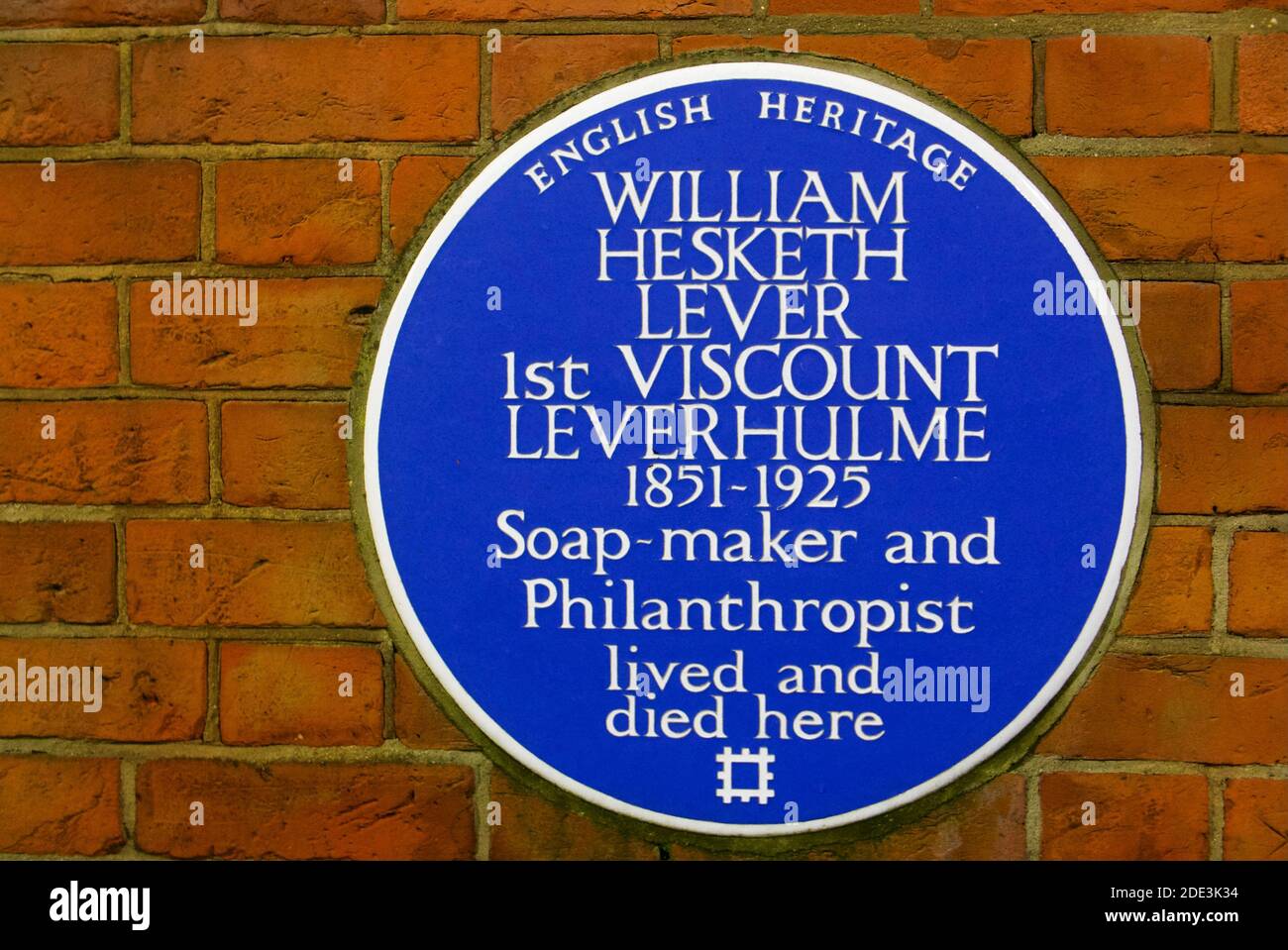 William Hesketh Lever, 1st Viscount Leverhulme, blue plaque by English Heritage in Hampstead Village near the Heath. Inverforth House. Stock Photo