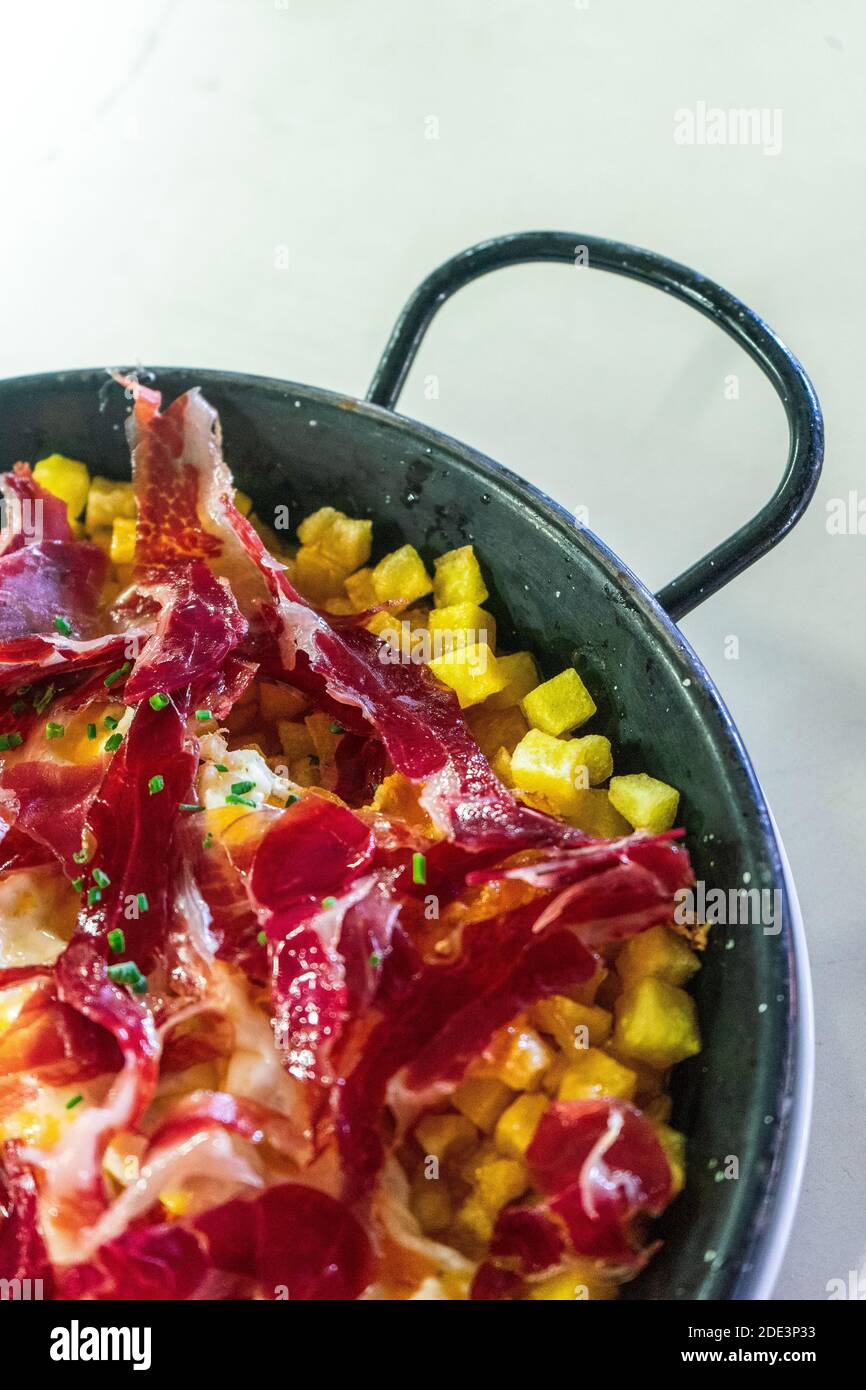 Scrambled eggs 2 hi-res stock photography and images - Alamy