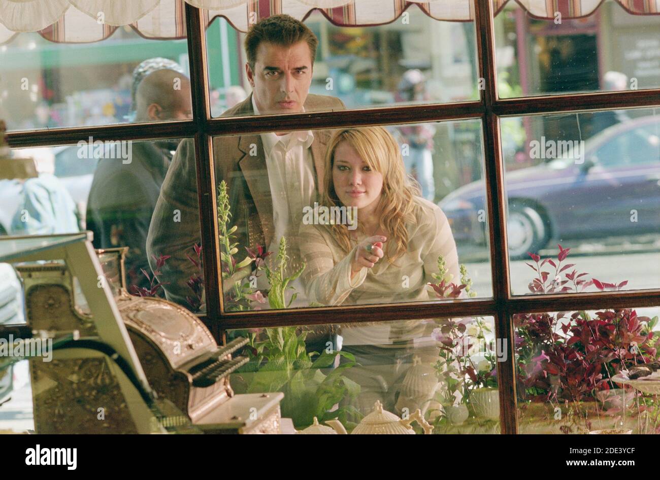 Chris Noth, Hilary Duff, 'The Perfect Man' (2005)  Photo credit: Sophie Giraud/Universal Studios/The Hollywood Archive / File Reference # 34078-0618FSTHA Stock Photo