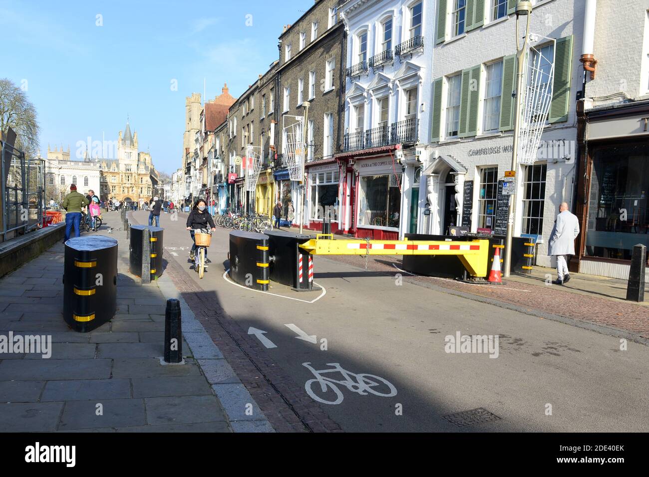 Cambridge UK, England , 07-11-2020. Steel swing barrier along Kings Parade in Cambridge, This is due to this being a high  tourism area and a rist of Stock Photo
