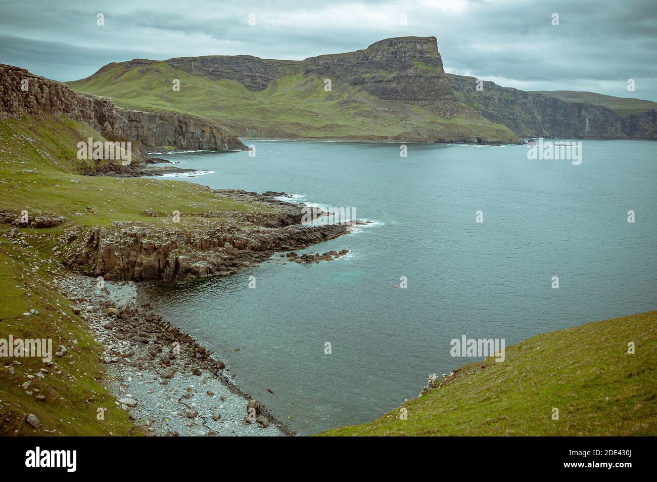 Bay and cliffs on the Isle of Skye. Concept: travel in Scotland, typical Scottish landscapes, places of charm and mystery Stock Photo