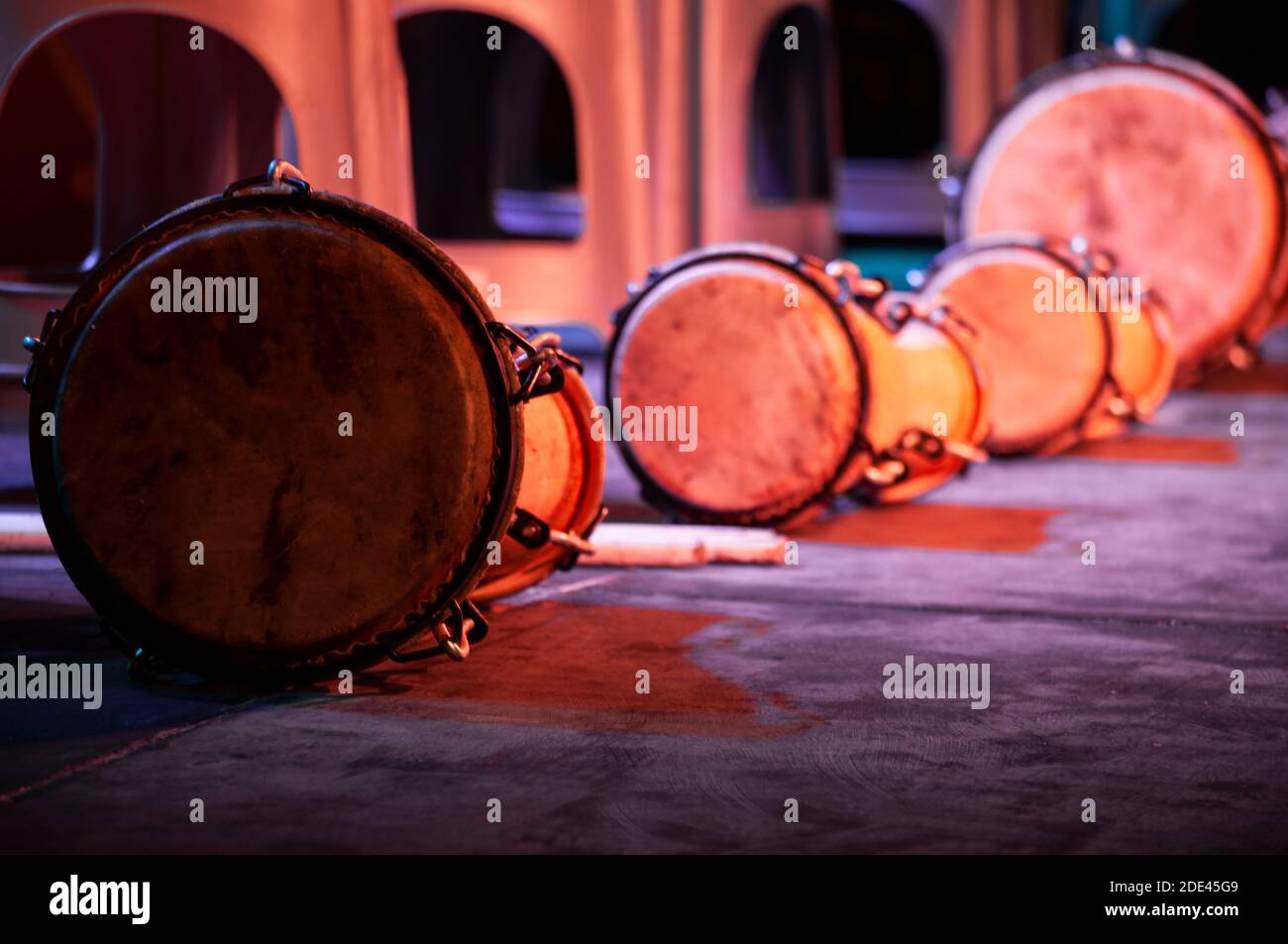 African drums hi-res stock photography and images - Alamy
