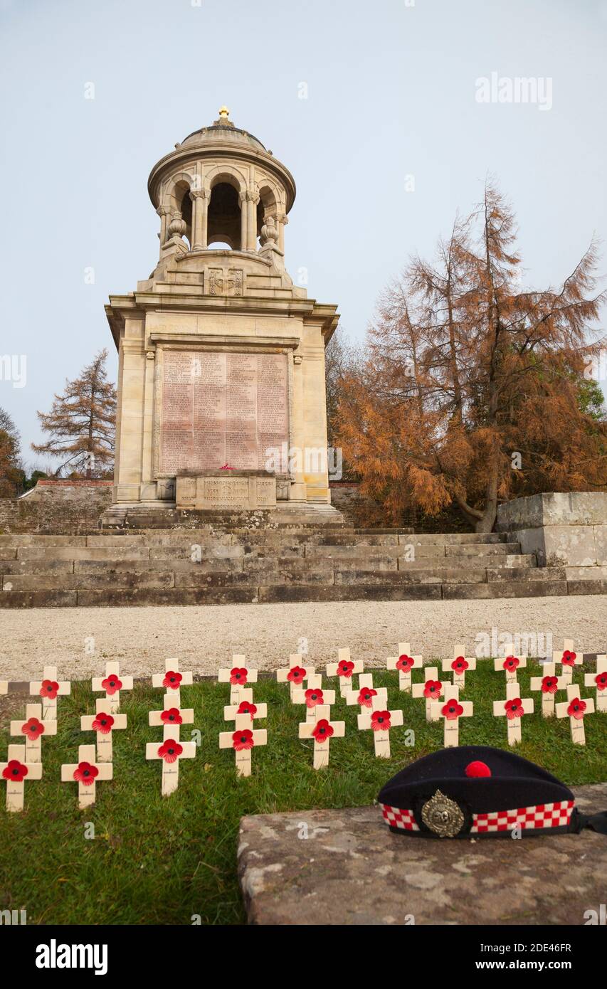 Helensburgh War Memorial with remembrance crosses and Glengarry Stock Photo
