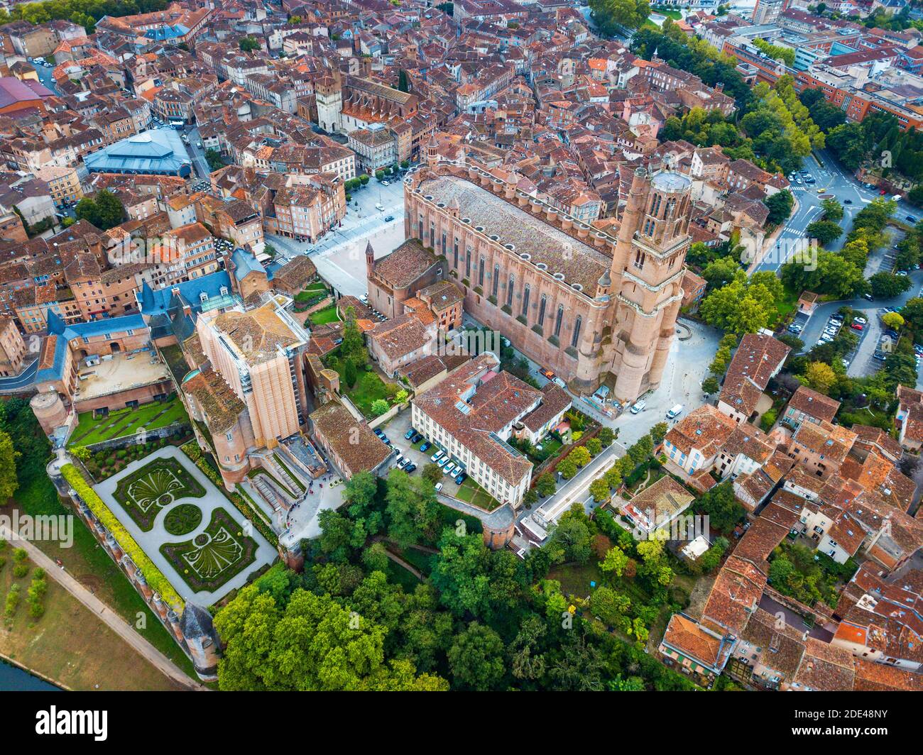 Gothic Saint Cecile Cathedral in Albi town. Pont Vieux bridge and the