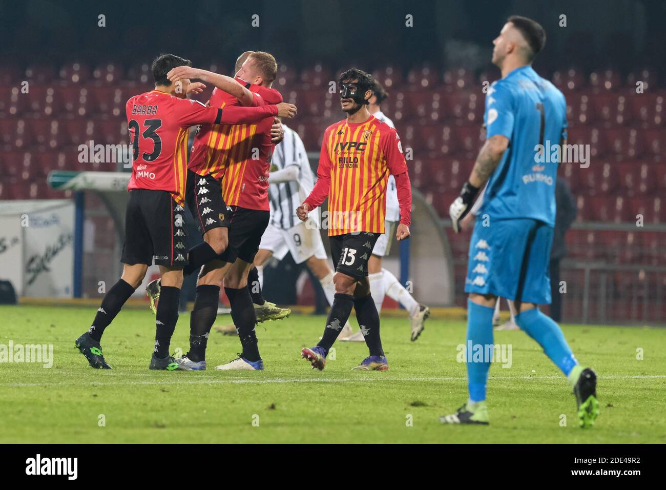 Benevento celebrates the result obtained at the end of the race during the  Serie A football match Benevento vs Juventus FC. Benevento Juventus draw  Stock Photo - Alamy