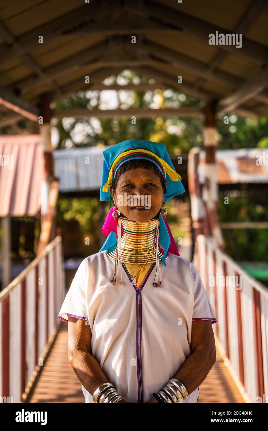 Woman with extended neck by traditional necklace, long neck woman, at the traditional Phaung Daw OO market, Phaung Daw, Lake Inle, Myanmar Stock Photo