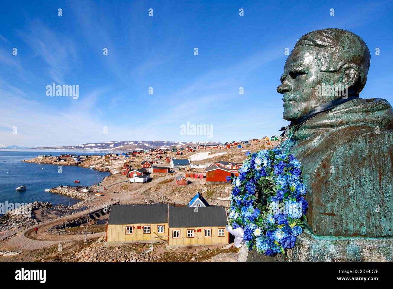 Ittoqqortoormiit, Scorebysund, statue of Ejnar Mikkelsen, east coast of Greenland, Denmark Stock Photo