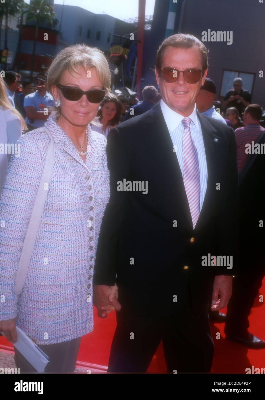 Universal City, California, USA 20th April 1996 Actress Luisa Mattioli and husband actor Roger Moore attend Universal Pictures' 'The Quest' on April 20, 1996 at Cineplex Odeon Universal City Cinemas in Universal City, California, USA. Photo by Barry King/Alamy Stock Photo Stock Photo