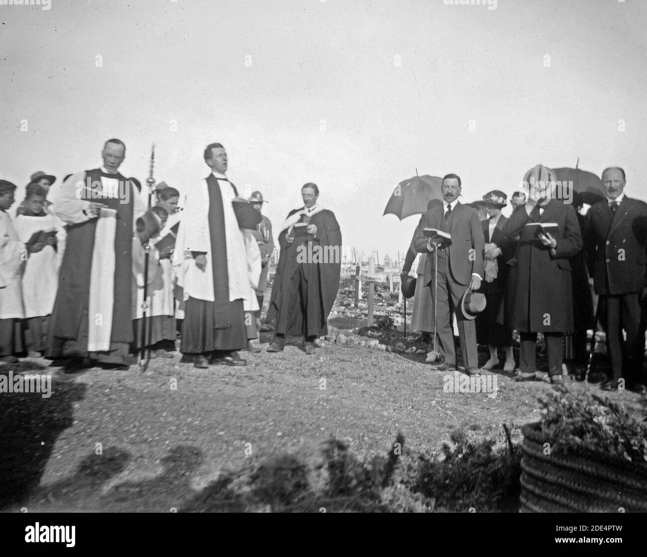 Middle East History - Men and women including possibly Winston Churchill and Herbert Samuel with Christian clergy in a military cemetery Stock Photo