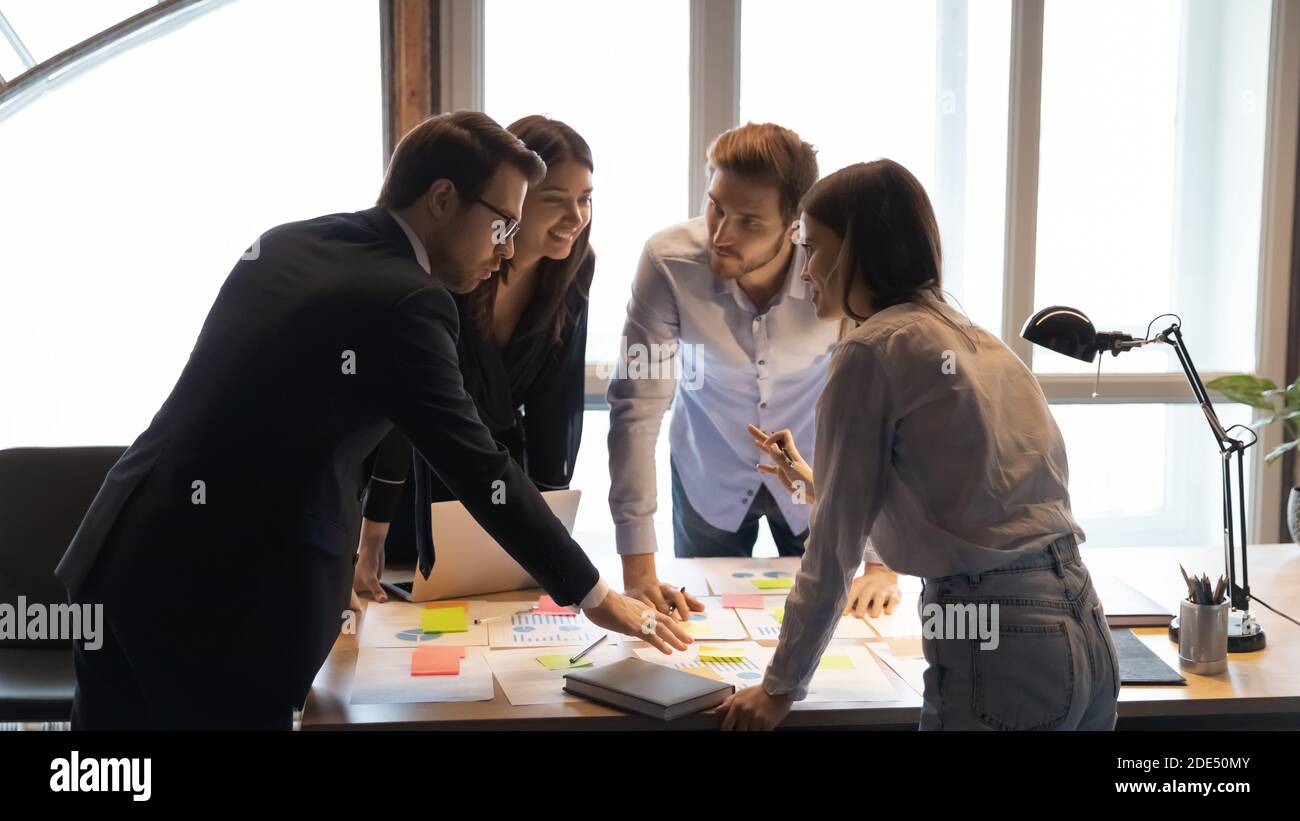 Team work around table hi-res stock photography and images - Alamy