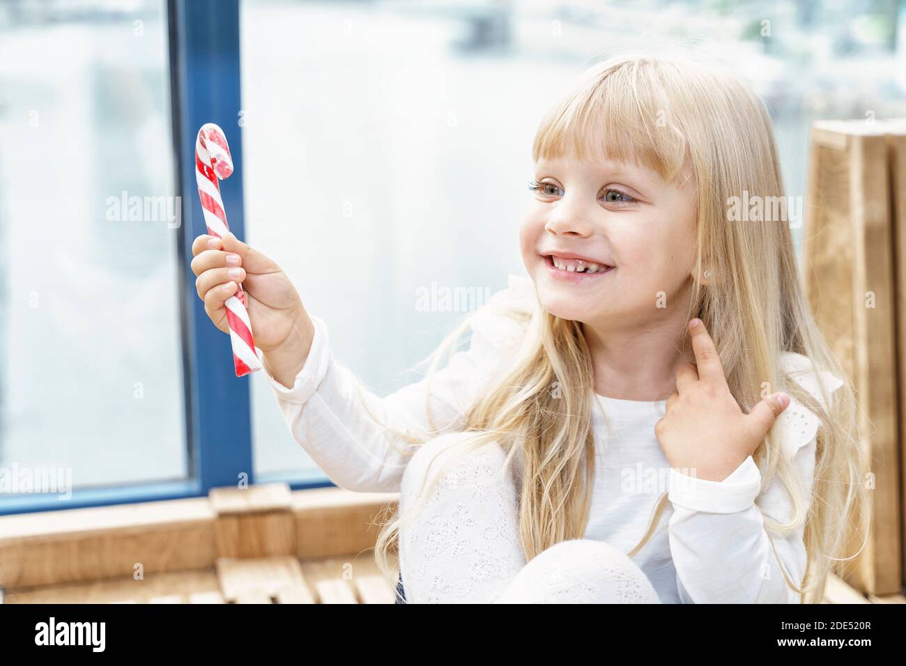 Child eating candy cane High Resolution Stock Photography and Images Alamy