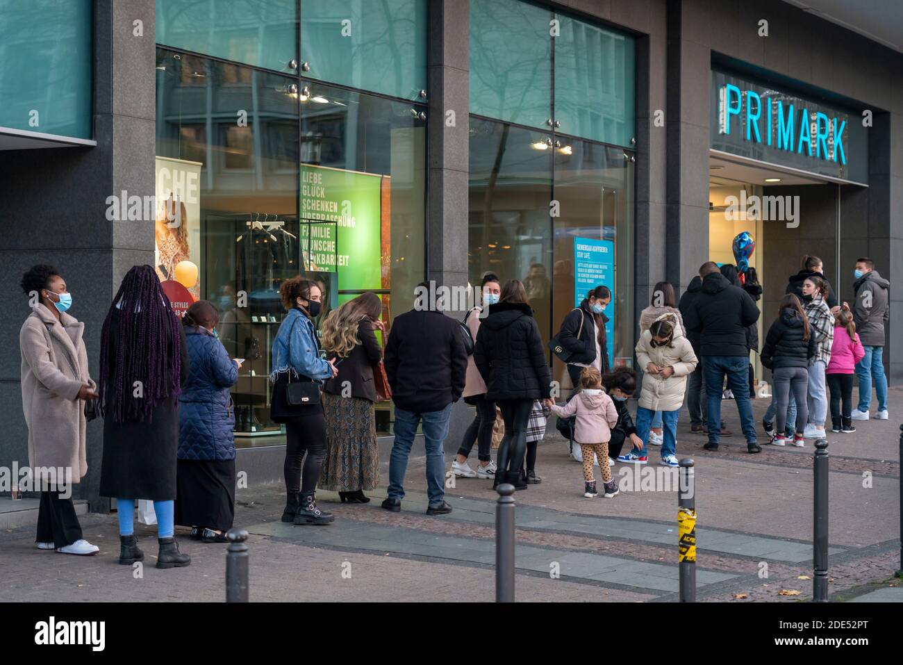 Primark Queue Management Primark Queues High Resolution Stock Photography and Images - Alamy