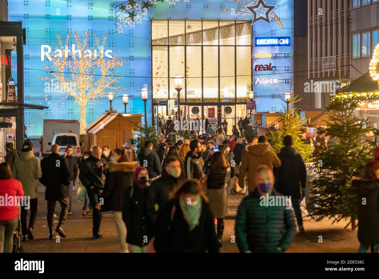 Shopping centre rathaus galerie hi-res stock photography and images - Alamy