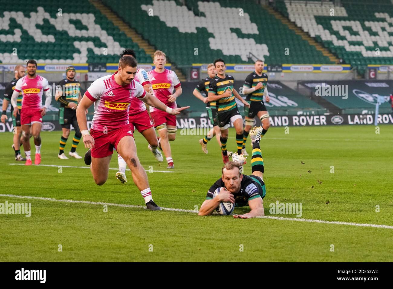 Rory Hutchinson #23 of Northampton Saints goes over for a try Stock ...