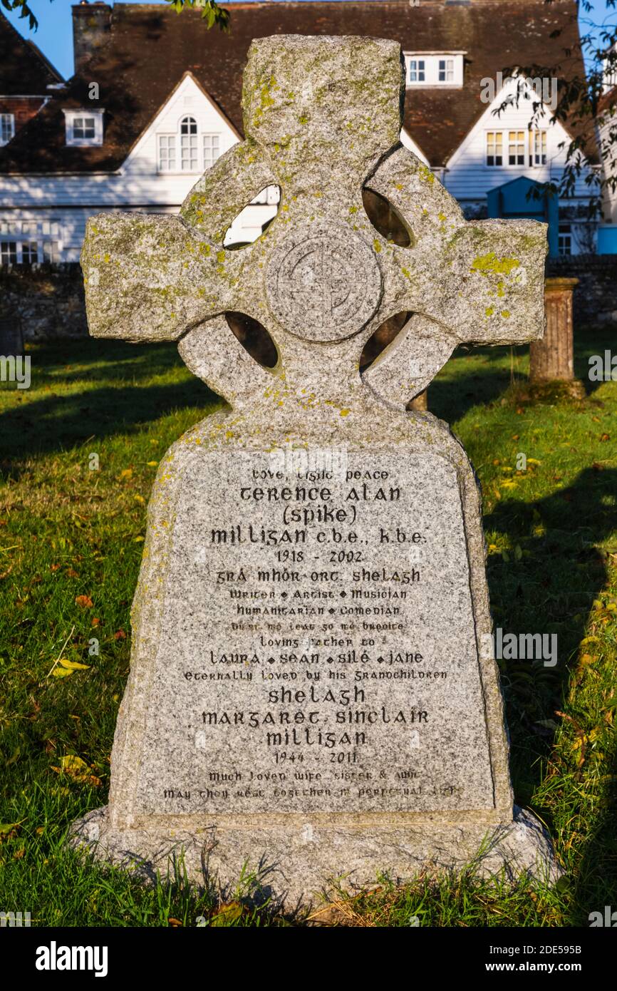 England, East Sussex, Winchelsea, Church of St.Thomas the Martyr, Gravestone of Spike Milligan the famous comedian actor and writer Stock Photo