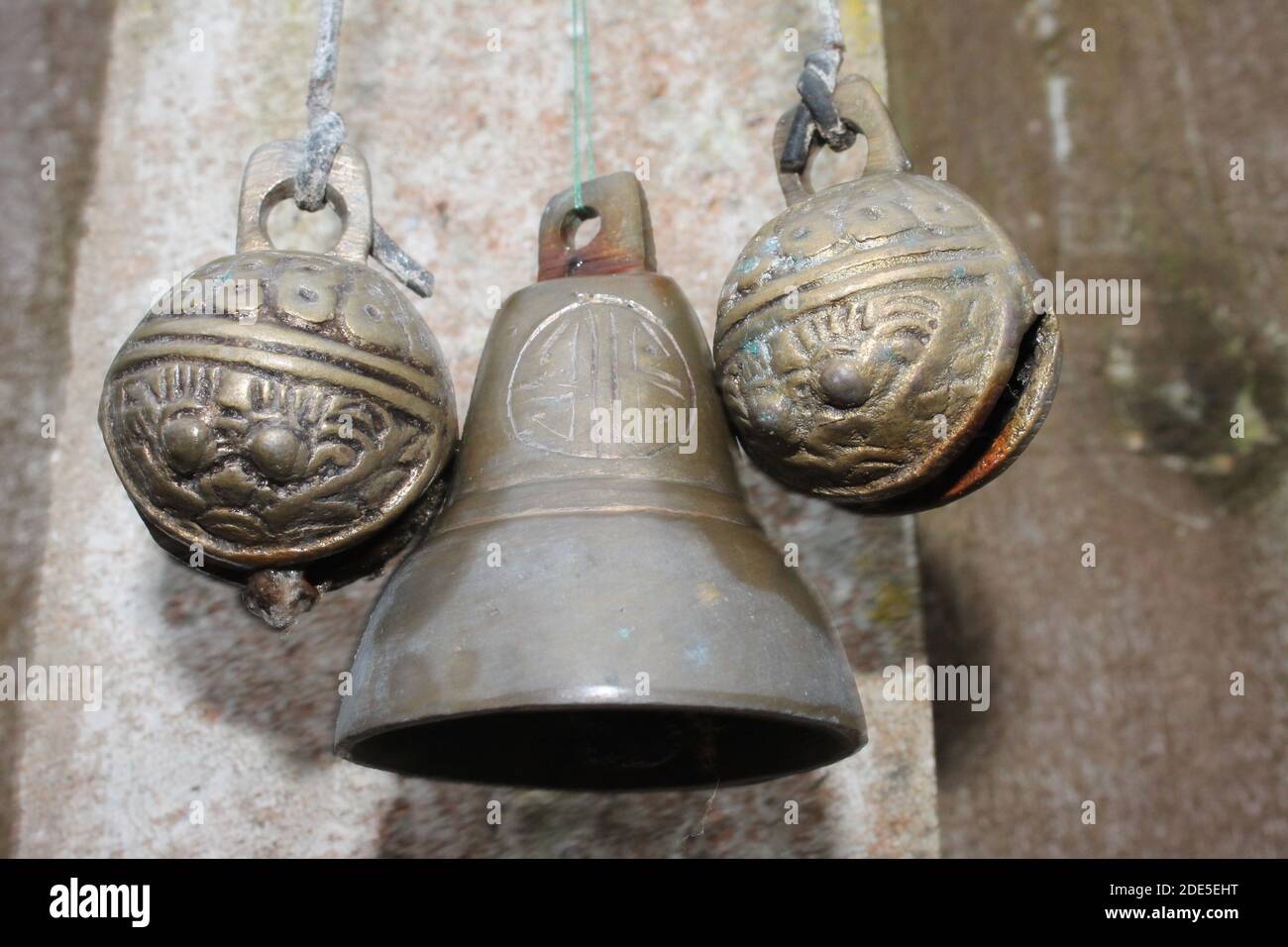 5PCS Animal Shaped Bells Bass Pig Head Bell Decoative