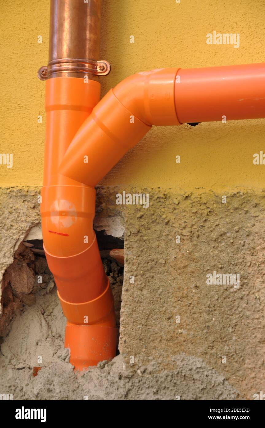 Installing gutters hires stock photography and images Alamy