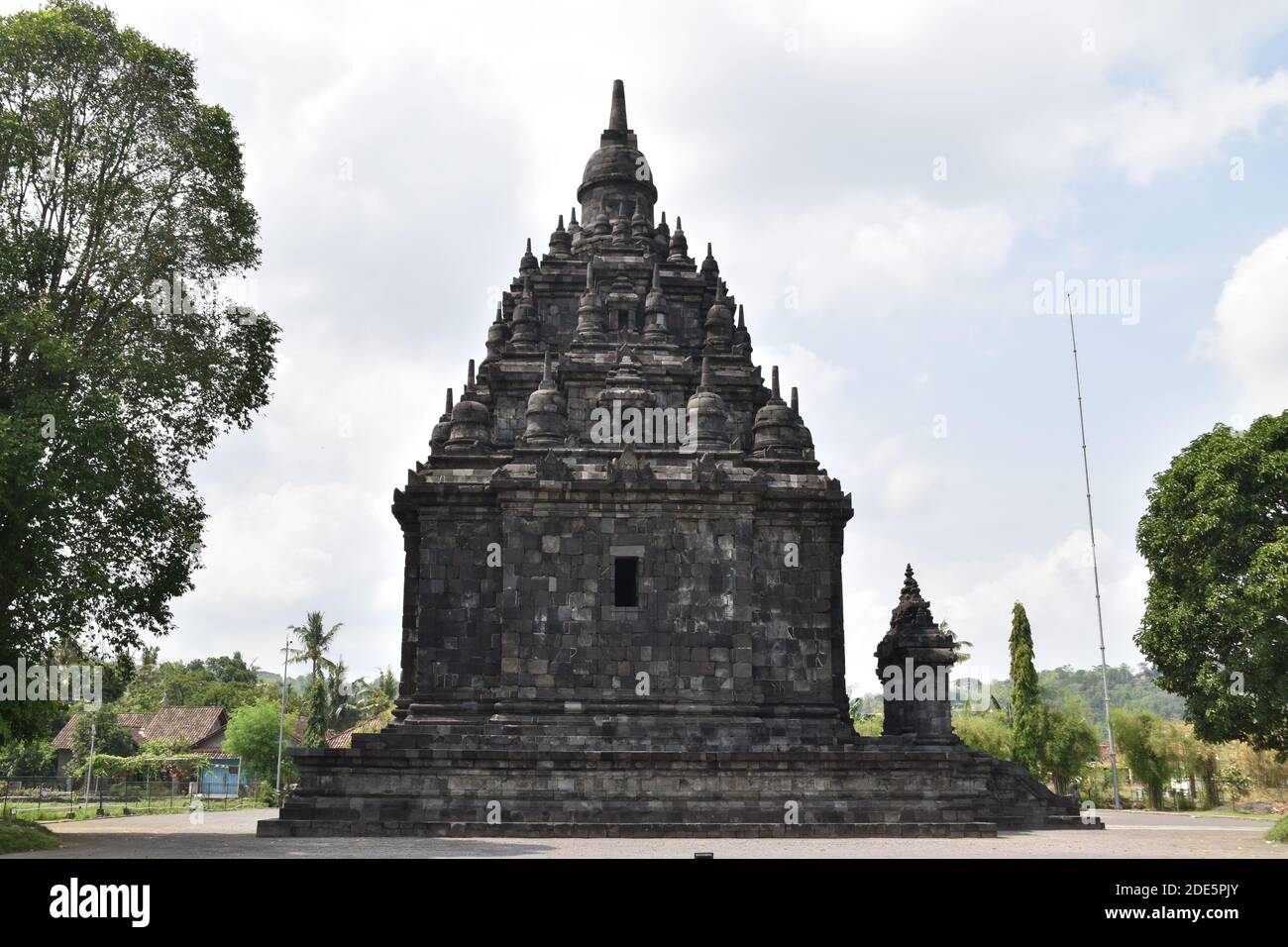 (side view) main temple of Sojiwan Temple complex in Central Java, Indonesia Stock Photo