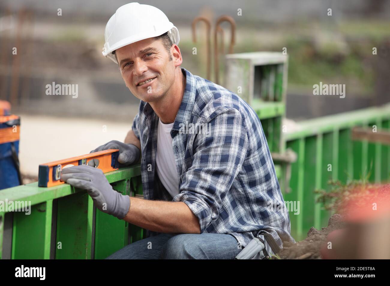 Builder using spirit level on hi-res stock photography and images - Alamy