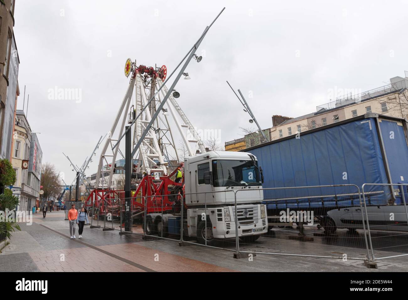 Cork, Ireland. 29th Nov, 2020. Glow Cork Ferris Wheel Under Construction, Cork City. Assembly of the Glow Cork Ferris Wheel has begun today on Grand Parade. The popular attraction marks the beginning of the festive season for many each yeah and draws large crowds to into the city centre to Credit: Damian Coleman/Alamy Live News Stock Photo