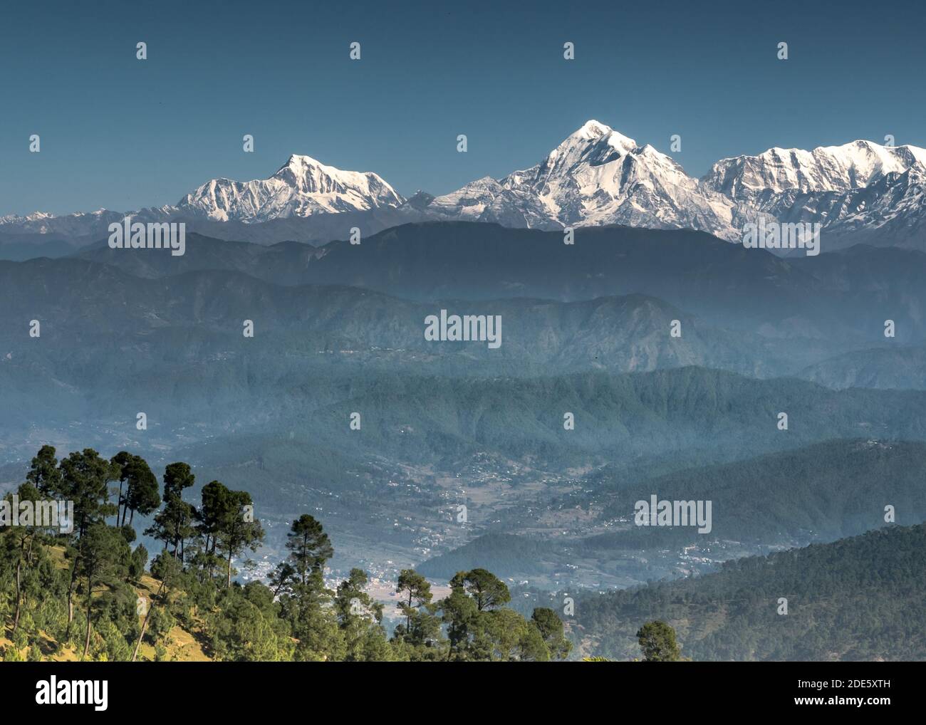 A landscape view of the Himalayan mountain ranges on a clear sky ...