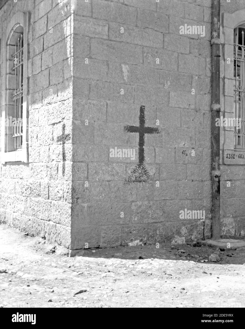 Middle East History - Palestine events. The 1929 riots August 23 to 31. Crosses on Christian homes. Marked so as not to be mistaken for Jews [Jerusalem?] Stock Photo