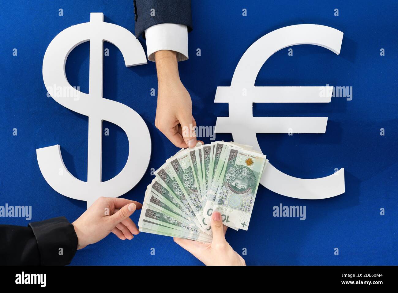 During financial. Доллар евро рубль. Евро валюта. Евро фото. Доллары и евро картинки.