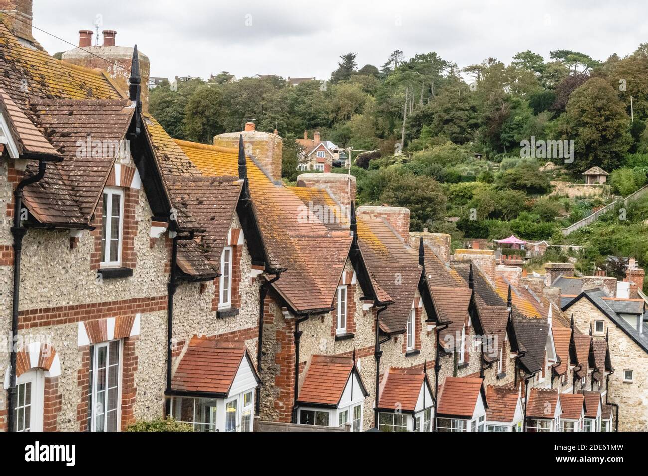 Row of terrace houses hi-res stock photography and images - Alamy