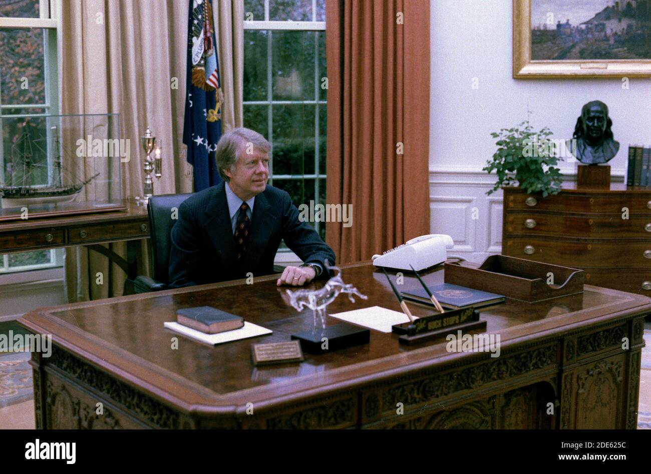 Jimmy carter oval office desk hires stock photography and images Alamy
