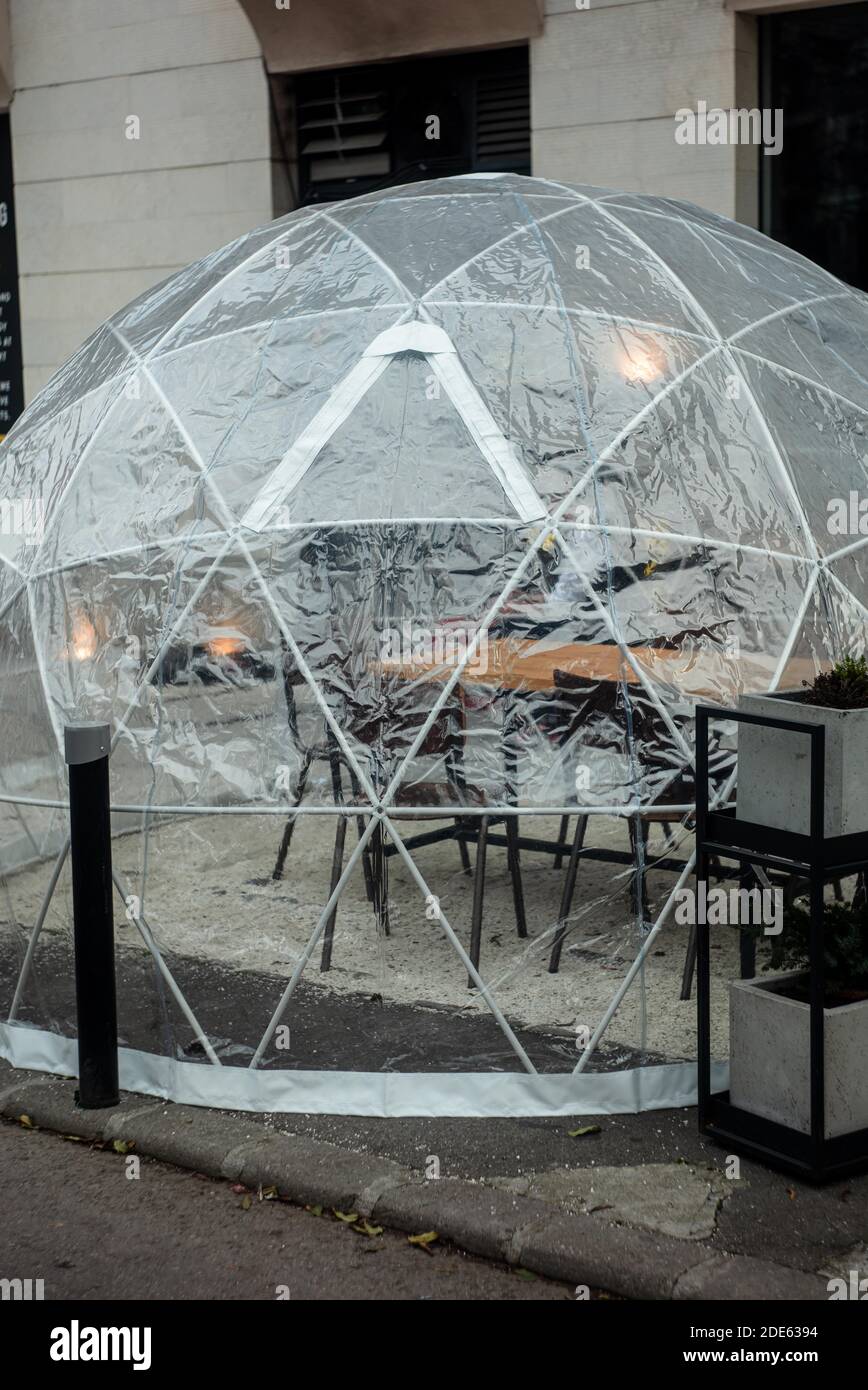 Restaurant deploy "space bubble" for outdoor dining during Covid19